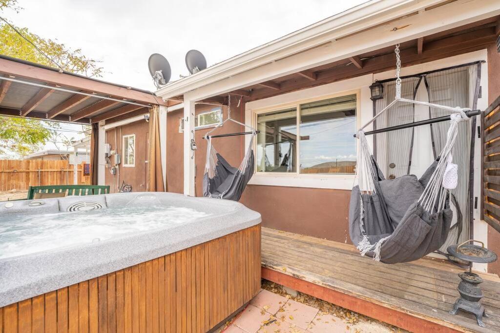 Palm Vista Retreat *Hot Tub/Cowboy Pool/Hammocks* Joshua Tree Exterior foto