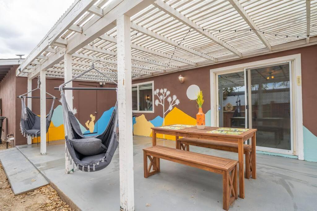 Palm Vista Retreat *Hot Tub/Cowboy Pool/Hammocks* Joshua Tree Exterior foto