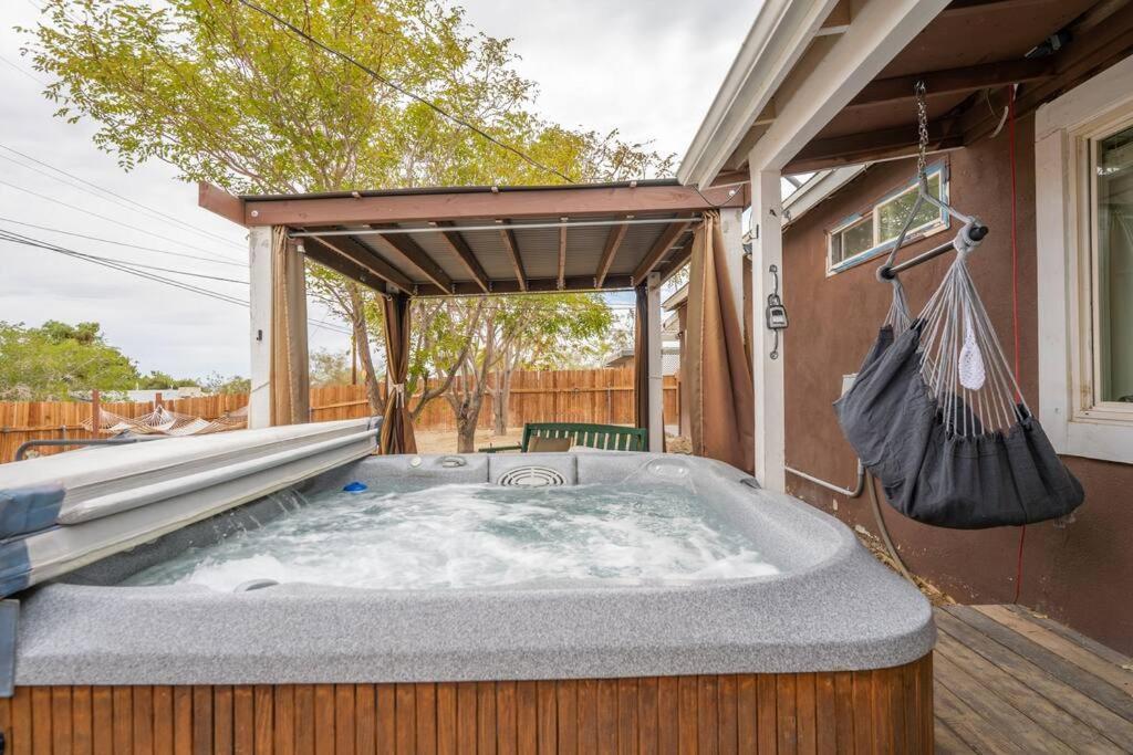 Palm Vista Retreat *Hot Tub/Cowboy Pool/Hammocks* Joshua Tree Exterior foto